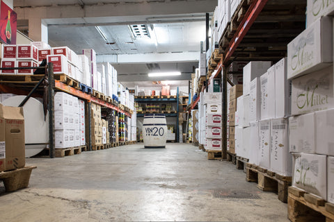 Logistique et transport du vin : importation, stockage et expédition avec Maison Sarment. Logisticien spécialisé vin & alcools (logistique vin, transport de vin, importation de vins, stockage vin, expédition de vins)