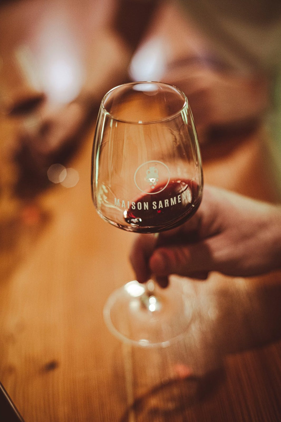 Verre de vin rouge gravé au logo Maison Sarment